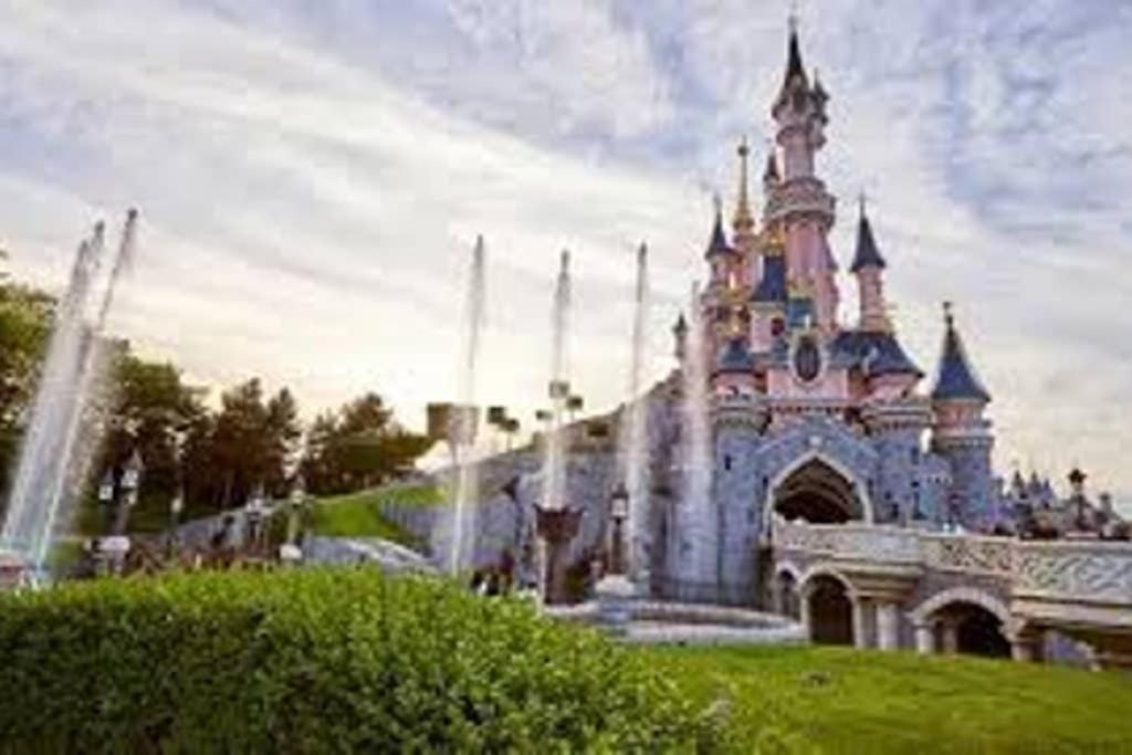 Fountain Place Disneyland And Paris Lagny-sur-Marne Exterior photo